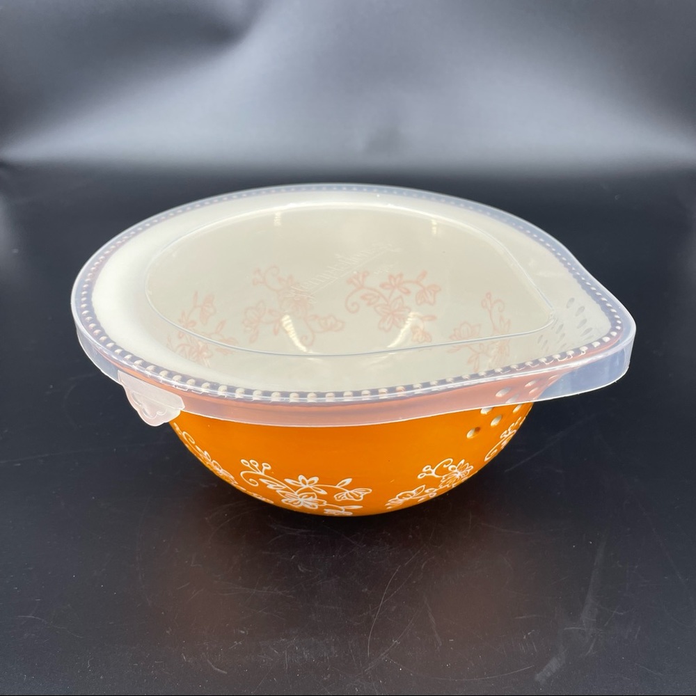 New ~ Temp-tations By Tara Floral Lace Orange Fruit Bowl w/ Lid
